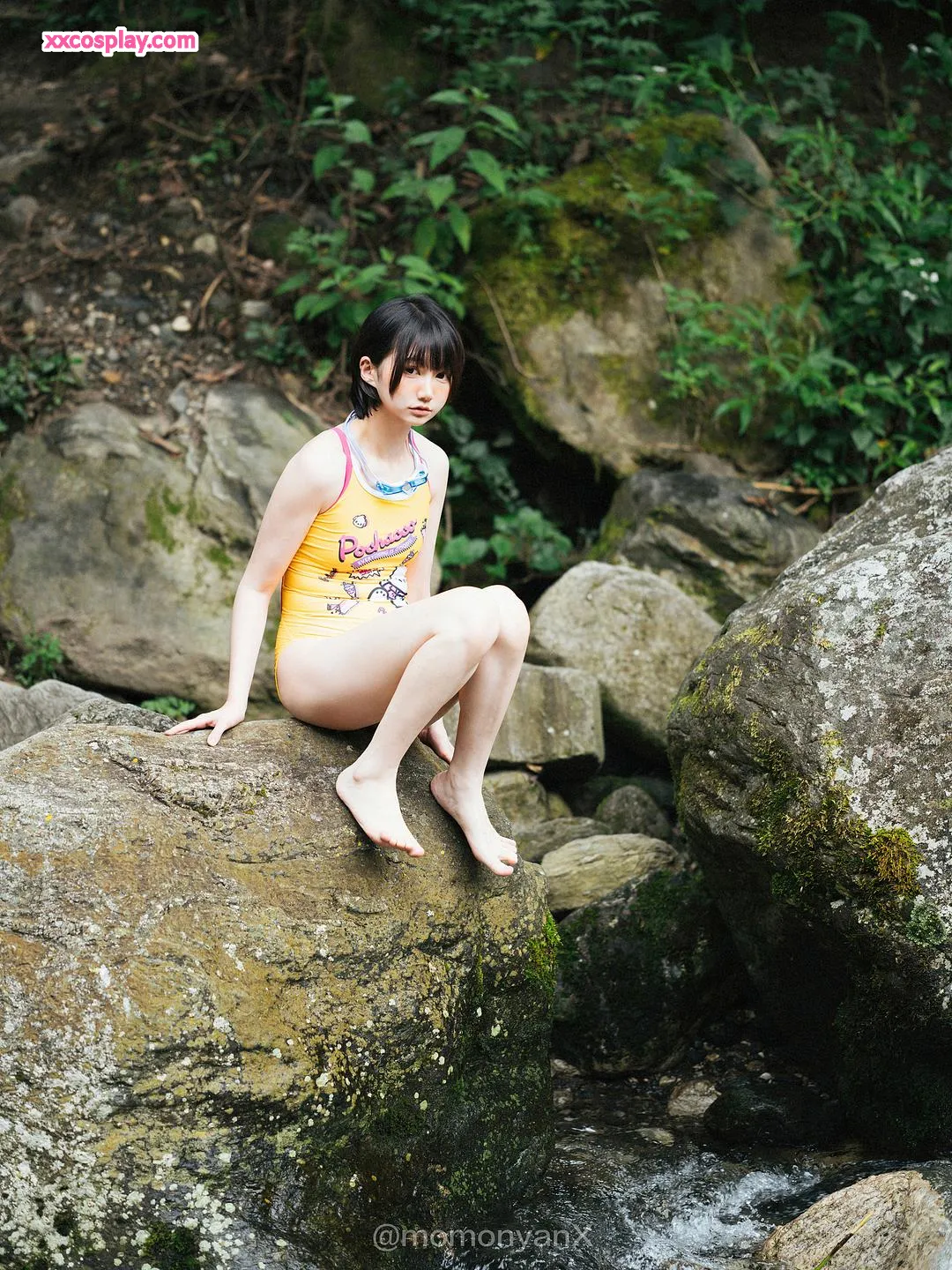 Nagesa魔物喵: Hello Kitty Swimsuit by the Summer Stream